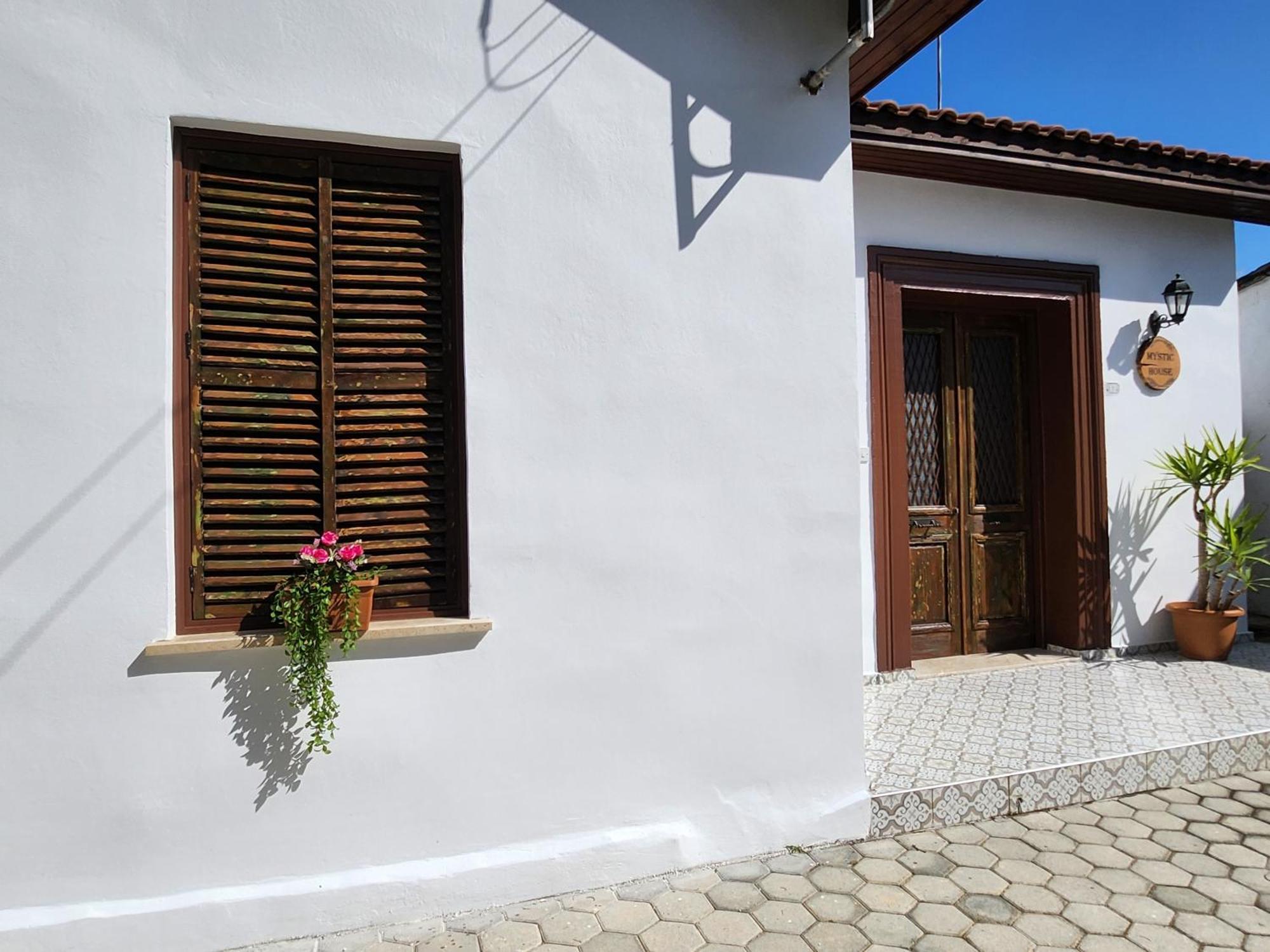 Mystic Guest House Famagusta Фамагуста Экстерьер фото