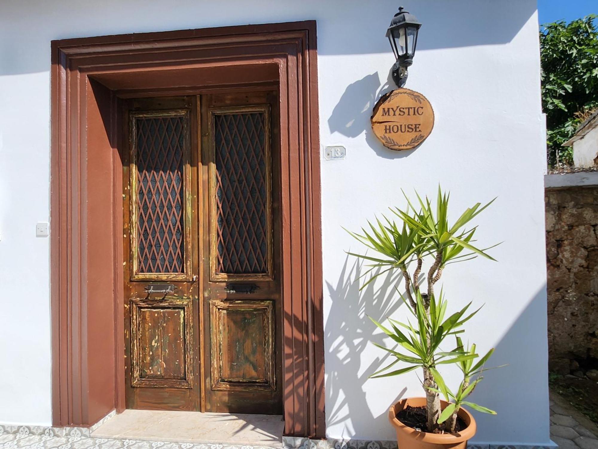 Mystic Guest House Famagusta Фамагуста Экстерьер фото