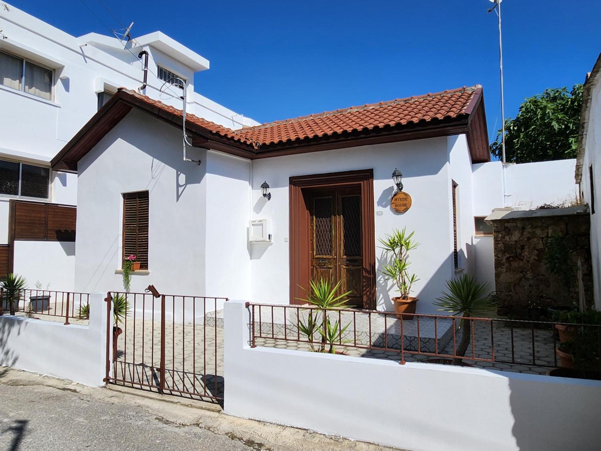 Mystic Guest House Famagusta Фамагуста Экстерьер фото